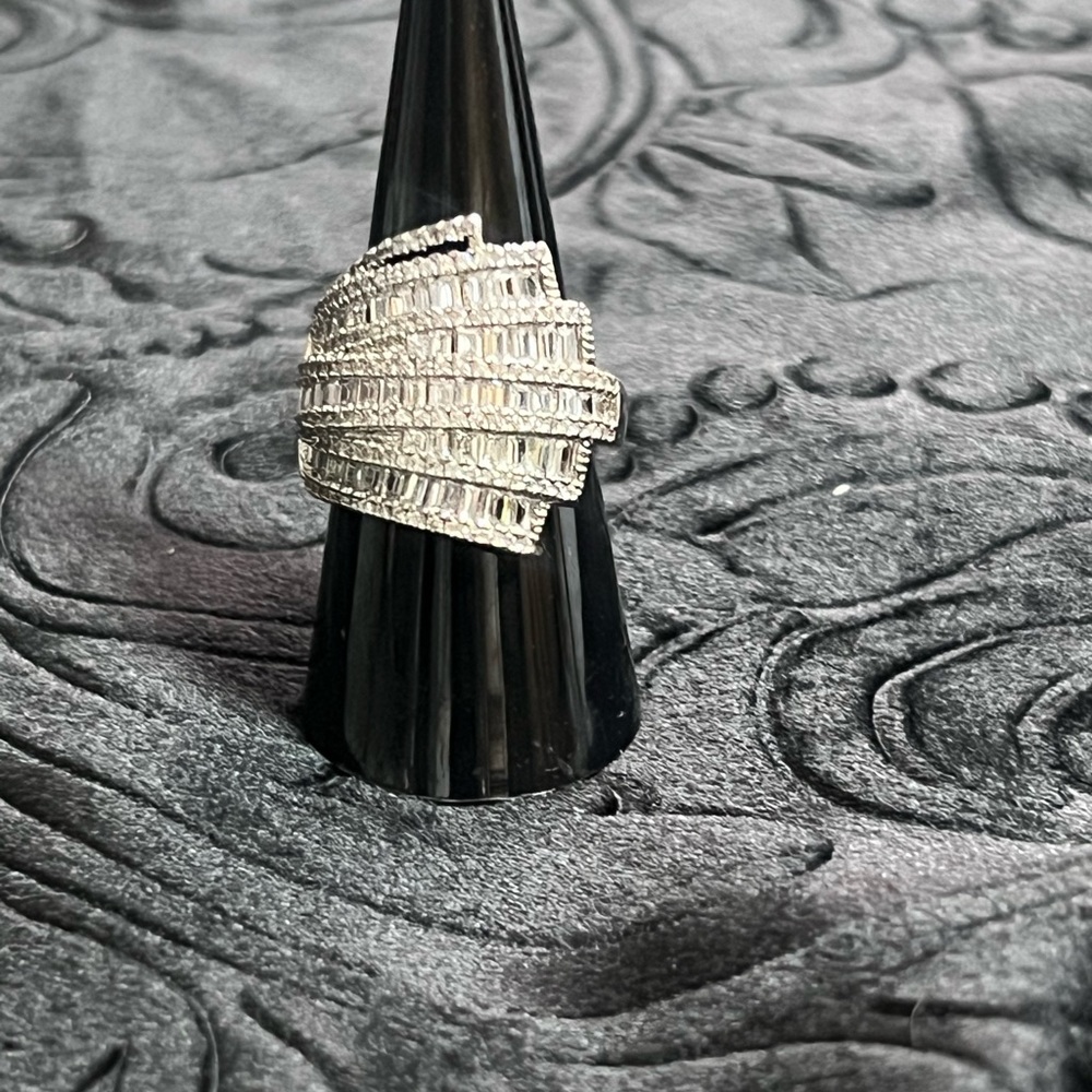 Elegant Silver Women's Ring